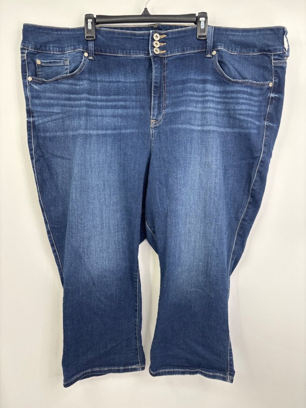 Torrid Stretch Crop Capri Skinny Jegging  Jean Three Button Waist Size 30 Plus